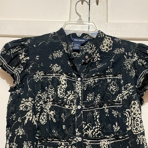 Max Edition Button Down Blouse - Picture 2 of 5